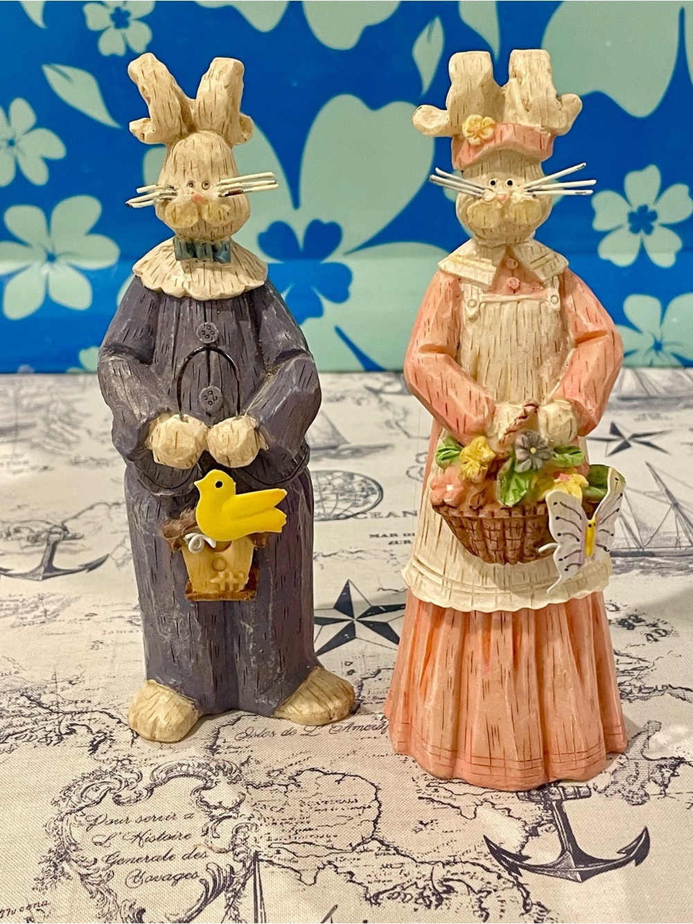 Primitive Folk Art Easter Bunny Couple Figurines – Resin Rabbits with Birdhouse